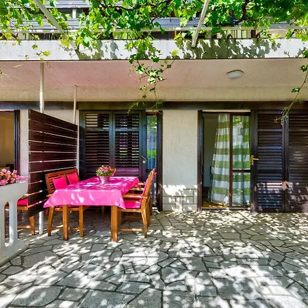 Romantisches Mit Mediterraner Terrasse, Privatparkplatz Und Grillbereich Apartment Crikvenica