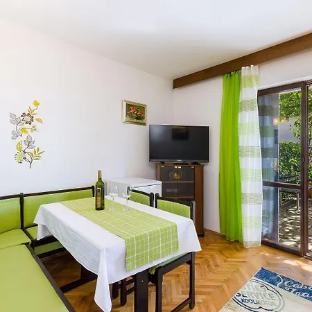 Romantisches Mit Mediterraner Terrasse, Privatparkplatz Und Grillbereich * Crikvenica