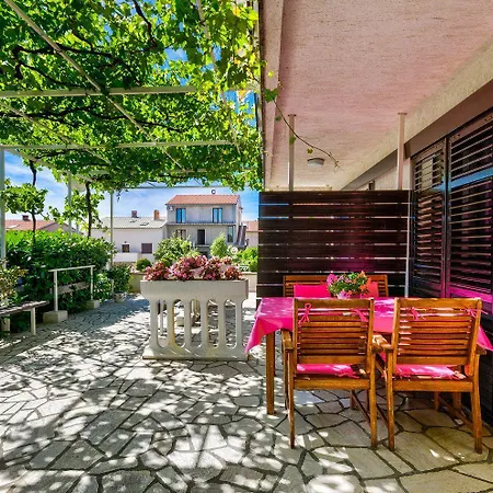 Romantisches Mit Mediterraner Terrasse, Privatparkplatz Und Grillbereich Apartment