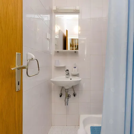 Apartment Romantisches Mit Mediterraner Terrasse, Privatparkplatz Und Grillbereich Crikvenica