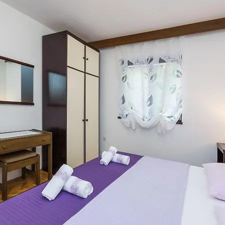 Romantisches Mit Mediterraner Terrasse, Privatparkplatz Und Grillbereich * Crikvenica