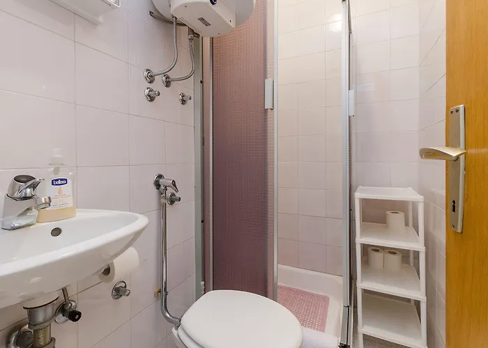 Romantisches Mit Mediterraner Terrasse, Privatparkplatz Und Grillbereich *