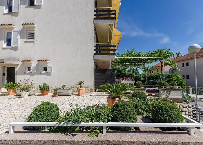 Romantisches Mit Mediterraner Terrasse, Privatparkplatz Und Grillbereich شقة