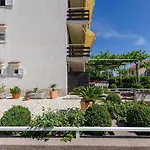 Romantisches Mit Mediterraner Terrasse, Privatparkplatz Und Grillbereich Appartamento