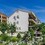 Romantisches Mit Mediterraner Terrasse, Privatparkplatz Und Grillbereich * Crikvenica