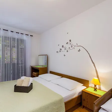Apartament Romantisches Mit Mediterraner Terrasse, Privatparkplatz Und Grillbereich Crikvenica