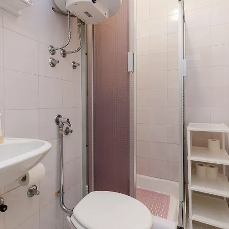 Romantisches Mit Mediterraner Terrasse, Privatparkplatz Und Grillbereich *