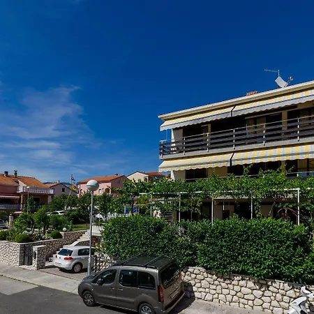 Lejlighed Romantisches Mit Mediterraner Terrasse, Privatparkplatz Und Grillbereich Crikvenica
