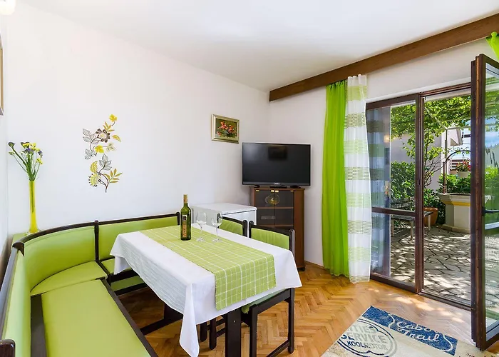 Romantisches Mit Mediterraner Terrasse, Privatparkplatz Und Grillbereich * Crikvenica