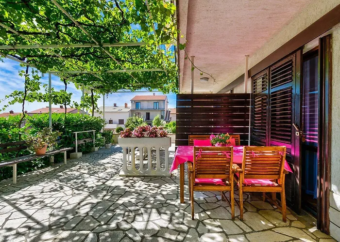 Romantisches Mit Mediterraner Terrasse, Privatparkplatz Und Grillbereich Apartament